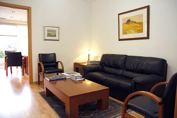 Περιοδοντολόγος Αλέξης Μπακόπουλος αίθουσα αναμονής