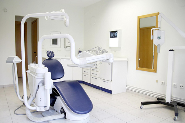 Περιοδοντολόγος Αλέξης Μπακόπουλος γραφείο