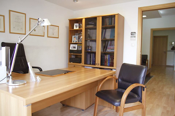 Περιοδοντολόγος Αλέξης Μπακόπουλος γραφείο